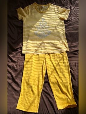 Women’s Fashion Sweetheart Yellow Embellished
 2-Piece Capri Set, Size Medium